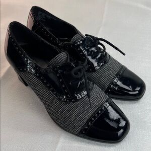 Covington, canvas and patent leather stylish heels